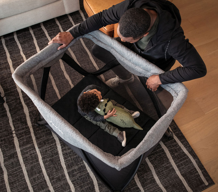 Nuna Sena Aire Schirmbett und Laufstall – Anthrazit