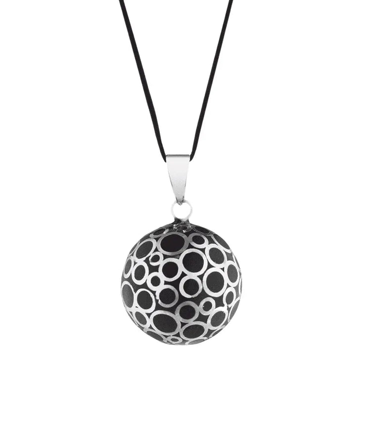 BLACK ENAMEL BUBBLES PREGNANCY BOLA