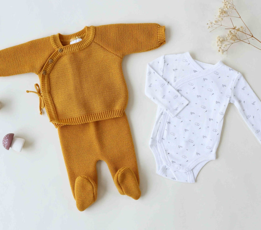 MUSTARD newborn bra, booties and hat